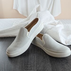 Vionic Slip On Leather Mule 9.5 woman Light grey Womens 9.5 EUC